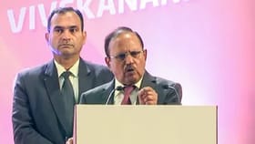 ಮೊಬೈಲ್, ಇಂಟರ್ನೆಟ್ ಬಳಸೋದೆ ಇಲ್ವಂತೆ ಭಾರತದ ಭದ್ರತಾ ಸಲಹೆಗಾರ ಅಜಿತ್ ದೋವಲ್