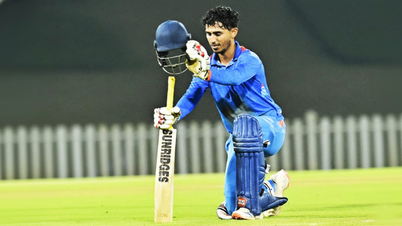 ದೇಶೀಯ ಕ್ರಿಕೆಟ್​​ನಲ್ಲಿ ಹೊಸ ವಿಶ್ವ ದಾಖಲೆ ನಿರ್ಮಾಣವಾಗಿದೆ. ಈ ದಾಖಲೆ ನಿರ್ಮಿಸಿರುವುದು ಮತ್ಯಾರೂ ಅಲ್ಲ, ವಿದರ್ಭ ತಂಡದ ಯುವ ದಾಂಡಿಗ ಅಮನ್ ಮೊಖಾಡೆ (Aman Mokhade). ಅದು ಕೂಡ ಕೇವಲ 16 ಇನಿಂಗ್ಸ್​​​ಗಳ ಮೂಲಕ ಎಂಬುದು ವಿಶೇಷ.