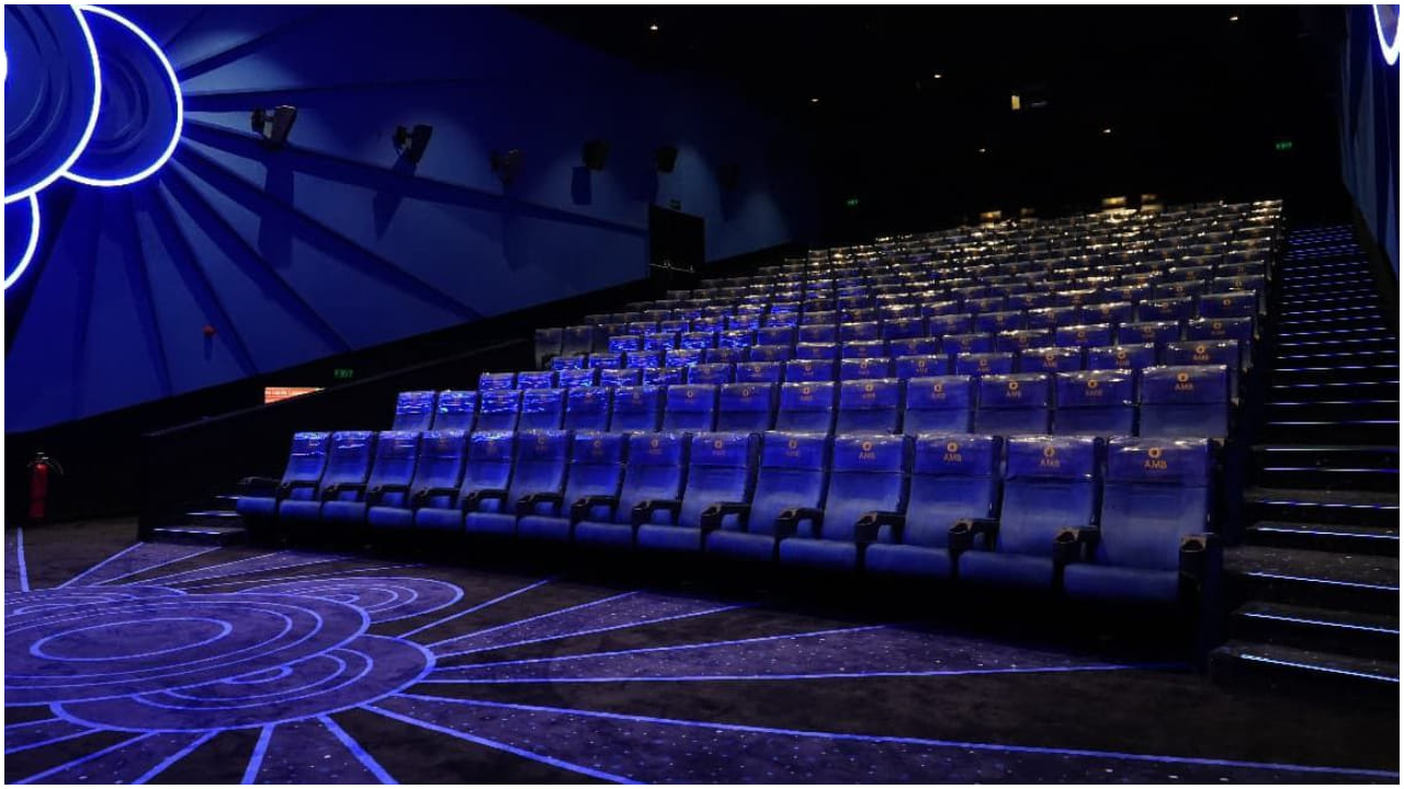 ದಕ್ಷಿಣ ಭಾರತದ ಮೊದಲ ಡಾಲ್ಬಿ ಸಿನಿಮಾ ಇದು. ‘ಎಎಂಬಿ ಸಿನಿಮಾಸ್’ನಲ್ಲಿ ಸ್ಕ್ರೀನ್ 6 ವಿಶೇಷವಾಗಿದೆ. ಇದು ದಕ್ಷಿಣ ಭಾರತದ ಮೊದಲ ಡಾಲ್ಬಿ ಸಿನಿಮಾ ಪರದೆಯಾಗಿದೆ. ಇದು ಕ್ರಿಸ್ಟಿ 6K ಡಾಲ್ಬಿ ವಿಷನ್ ಪ್ರೊಜೆಕ್ಟರ್ ಹಾಗೂ ಇಮ್ಮರ್ಸಿವ್ ಸೌಂಡ್ ಹೊಂದಿದೆ.