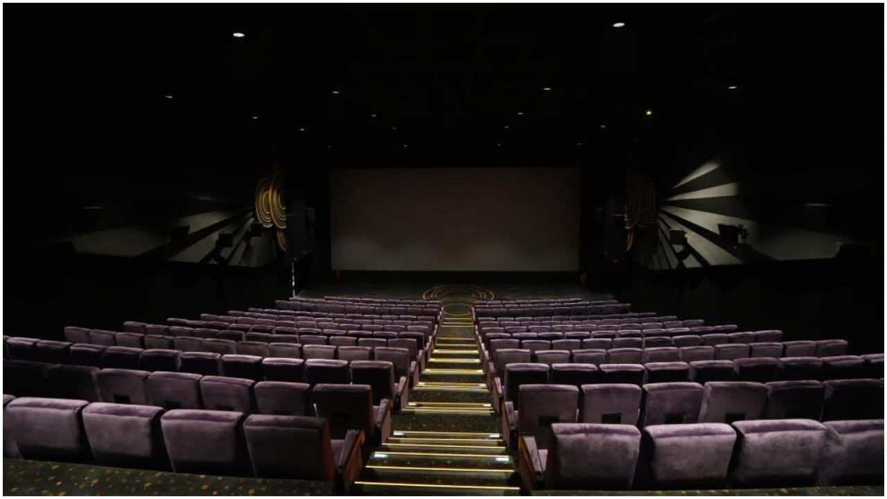 ಬಾರ್ಕೋ ಲೇಸರ್ ಪ್ರೊಜೆಕ್ಷನ್ ಇದೆ. ಇದರರಲ್ಲಿನ ಎಲ್ಲ 9 ಪರದೆಗಳಲ್ಲಿ ಅತ್ಯುತ್ತಮ ಬಣ್ಣ ಹಾಗೂ ದೃಶ್ಯ ಸ್ಪಷ್ಟತೆಗಾಗಿ ಬಾರ್ಕೋ ಲೇಸರ್ ಪ್ರೊಜೆಕ್ಷನ್ ತಂತ್ರಜ್ಞಾನವನ್ನು ಬಳಸಲಾಗಿದೆ. ಇದು ಸಿನಿಮಾ ವೀಕ್ಷಣೆಯ ವಿಶೇಷ ಅನುಭವ ನೀಡಲಿದೆ.