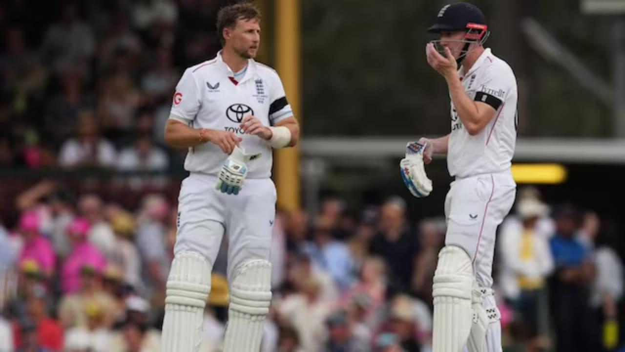 ಆದರೆ ಆ ಬಳಿಕ ಜೊತೆಯಾದ ಜೋ ರೂಟ್ ಮತ್ತು ಹ್ಯಾರಿ ಬ್ರೂಕ್ ತಂಡದ ಇನ್ನಿಂಗ್ಸ್ ನಿಭಾಯಿಸಿದರು. ಇವರಿಬ್ಬರ ಆಟದಿಂದಾಗಿ ತಂಡ 200 ರನ್ಗಳ ಗಡಿ ಕೂಟ ದಾಡಿತು. ಅಷ್ಟರಲ್ಲಾಗಲೇ ಇವರಿಬ್ಬರ ನಡುವೆ 154 ರನ್ಗಳ ಜೊತೆಯಾಟ ಕೂಡ ನಡೆದಿತ್ತು. ಆದರೆ ಈ ಹಂತದಲ್ಲಿ ಸಿಡ್ನಿ ಟೆಸ್ಟ್ ಹಠಾತ್ತನೆ ರದ್ದಾಯಿತು. ಇದಕ್ಕೆ ಕಾರಣ ಮಂದ ಬೆಳಕು ಮತ್ತು ಮಳೆ.