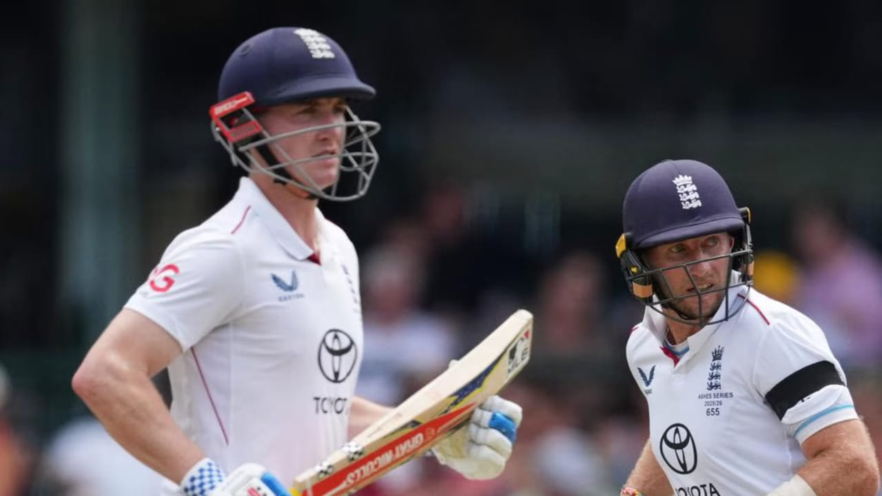 ಸಿಡ್ನಿ ಟೆಸ್ಟ್ ಪಂದ್ಯದಲ್ಲಿ ಕಳಪೆ ಬೆಳಕಿನಿಂದ ಆಟ ನಿಂತಾಗ , ಜೋ ರೂಟ್ 103 ಎಸೆತಗಳಲ್ಲಿ 72 ರನ್ ಗಳಿಸಿ, ತಮ್ಮ 67ನೇ ಟೆಸ್ಟ್ ಅರ್ಧಶತಕ ದಾಖಲಿಸಿದರೆ, ಹ್ಯಾರಿ ಬ್ರೂಕ್ 92 ಎಸೆತಗಳಲ್ಲಿ 78 ರನ್ ಗಳಿಸಿದ್ದರು. ಹಾಗೆಯೇ ಆಟ ಸ್ಥಗಿತಗೊಳ್ಳುವ ಮೊದಲು ಜೋ ರೂಟ್ ಮತ್ತು ಹ್ಯಾರಿ ಬ್ರೂಕ್ 193 ಎಸೆತಗಳಲ್ಲಿ ಅಜೇಯ 154 ರನ್ಗಳ ಪಾಲುದಾರಿಕೆಯನ್ನು ಹಂಚಿಕೊಂಡಿದ್ದರು.