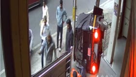 ಮರಕ್ಕೆ ಗುದ್ದಿ ರಸ್ತೆ ಬದಿ ಆಟೋ ಪಲ್ಟಿ: ಪ್ರಯಾಣಿಕರು ಬದುಕಿದ್ದೇ ಪವಾಡ!