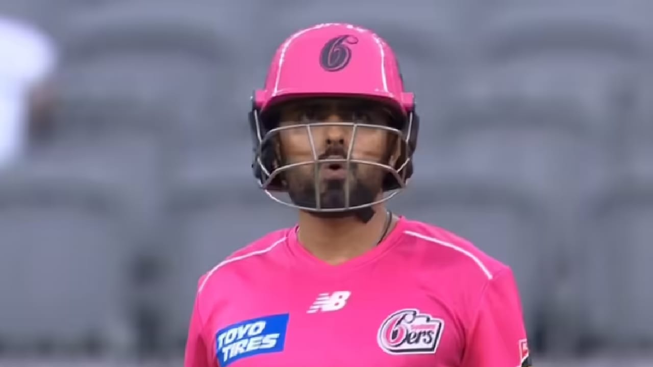 ವಿಶೇಷ ಎಂದರೆ ಈ ಬಾರಿಯ ಬಿಗ್ ಬ್ಯಾಷ್ ಲೀಗ್ನಲ್ಲಿ ಬಾಬರ್ ಆಝಂ 2 ಅರ್ಧಶತಕಗಳನ್ನು ಬಾರಿಸಿದ್ದಾರೆ. ಈ ಎರಡು ಅರ್ಧಶತಕಗಳನ್ನು 40 ಕ್ಕಿಂತ ಹೆಚ್ಚಿನ ಎಸೆತಗಳಲ್ಲಿ ಪೂರೈಸಿರುವುದು ಅಚ್ಚರಿ. ಅಂದರೆ ಮೊದಲ ಅರ್ಧಶತಕ 41 ಎಸೆತಗಳಲ್ಲಿ ಮೂಡಿಬಂದರೆ, ಎರಡನೇ ಅರ್ಧಶತಕಕ್ಕಾಗಿ 44 ಎಸೆತಗಳನ್ನು ತೆಗೆದುಕೊಂಡಿದ್ದಾರೆ.