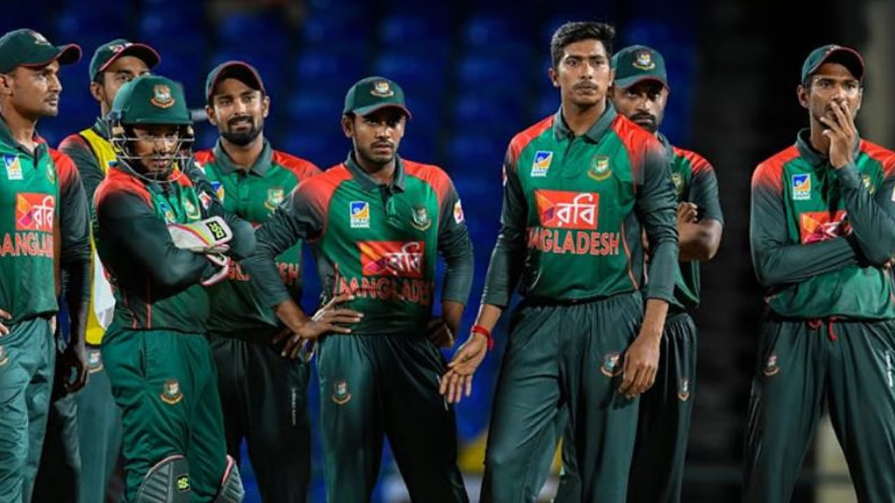 ಟಿ20 ವಿಶ್ವಕಪ್ನಲ್ಲಿ ಸರಾಸರಿ ಪ್ರದರ್ಶನ ನೀಡಿರುವ ಬಾಂಗ್ಲಾದೇಶ ತಂಡವು ಯಾವ ಆವೃತ್ತಿಯಲ್ಲೂ ನಾಕೌಟ್ ಹಂತವನ್ನು ತಲುಪಿಲ್ಲ. ಆದಾಗ್ಯೂ 2007 ರಲ್ಲಿ ನಡೆದ ಉದ್ಘಾಟನಾ ಆವೃತ್ತಿಯಲ್ಲಿ ಬಾಂಗ್ಲಾದೇಶ, ವೆಸ್ಟ್ ಇಂಡೀಸ್ ತಂಡವನ್ನು ಸೋಲಿಸಿ ಸೂಪರ್ 8 ಸುತ್ತನ್ನು ಪ್ರವೇಶಿಸುವ ಮೂಲಕ ಸಂಚಲನ ಮೂಡಿಸಿತ್ತು. ಆದರೆ ಈ ಸುತ್ತಿನಲ್ಲಿ ನಡೆದ ಮೂರು ಪಂದ್ಯಗಳಲ್ಲಿಯೂ ಸೋತಿತು.