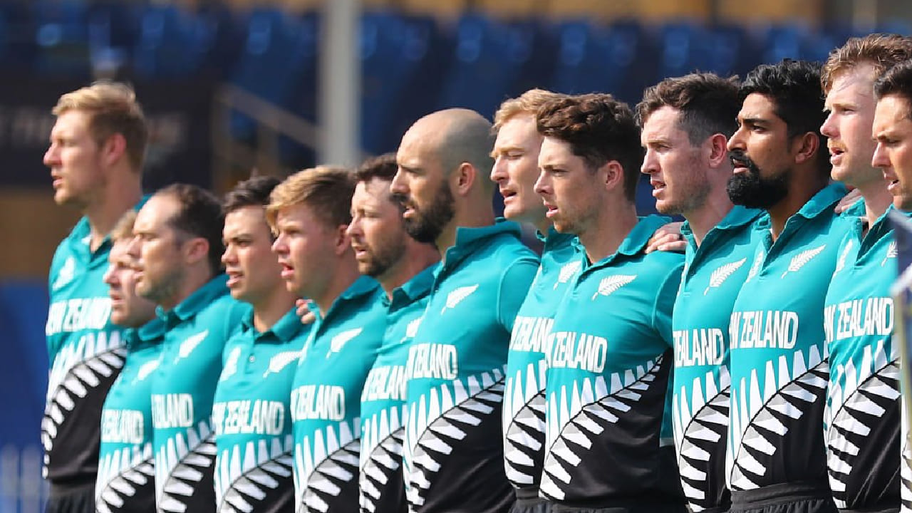 ನ್ಯೂಝಿಲೆಂಡ್ ಟಿ20 ತಂಡ: ಮಿಚೆಲ್ ಸ್ಯಾಂಟ್ನರ್ (ನಾಯಕ), ಫಿನ್ ಅಲೆನ್, ಮೈಕೆಲ್ ಬ್ರೇಸ್‌ವೆಲ್, ಮಾರ್ಕ್ ಚಾಪ್‌ಮನ್, ಡೆವೊನ್ ಕಾನ್ವೇ, ಜೇಕಬ್ ಡಫಿ, ಲಾಕಿ ಫರ್ಗುಸನ್, ಮ್ಯಾಟ್ ಹೆನ್ರಿ, ಡೇರಿಲ್ ಮಿಚೆಲ್, ಆಡಮ್ ಮಿಲ್ನ್, ಜೇಮ್ಸ್ ನೀಶಮ್, ಗ್ಲೆನ್ ಫಿಲಿಪ್ಸ್, ರಚಿನ್ ರವೀಂದ್ರ, ಟಿಮ್ ಸೈಫರ್ಟ್​, ಇಶ್ ಸೋಧಿ.