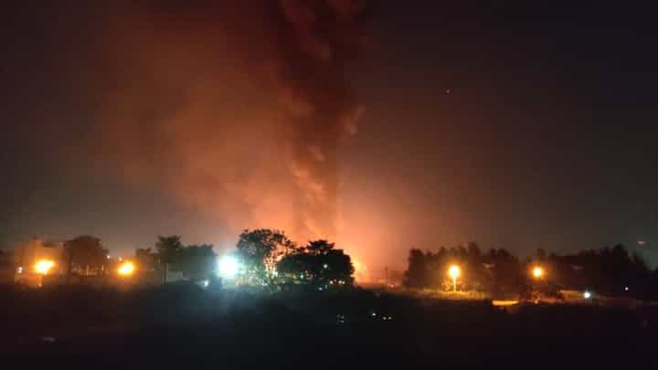 ಬೆಂಗಳೂರು: ಅಕ್ಷಯನಗರ ಸ್ಕ್ರಾಪ್ ಗೋಡೌನ್ನಲ್ಲಿ ಭಾರಿ ಅಗ್ನಿ ಅವಘಡ ಬೆಂಗಳೂರು: ಅಕ್ಷಯನಗರ ಸ್ಕ್ರಾಪ್ ಗೋಡೌನ್ನಲ್ಲಿ ಭಾರಿ ಅಗ್ನಿ ಅವಘಡ