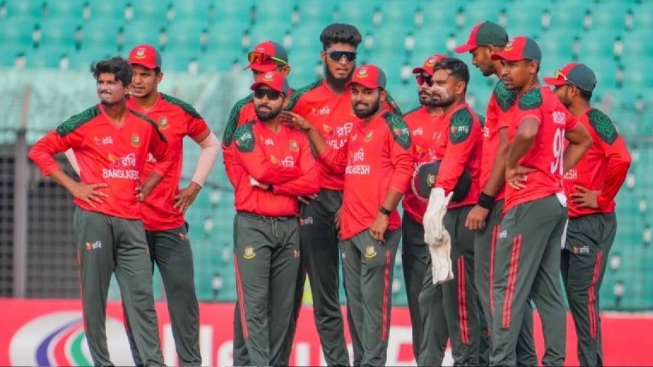 ಈಗ ಪ್ರಶ್ನೆಯೆಂದರೆ, ಅಂತಿಮವಾಗಿ ಎಲ್ಲಾ ಪ್ರಯತ್ನಗಳು ನಡೆದ ಬಳಿಕವೂ ಐಸಿಸಿ, ಬಾಂಗ್ಲಾದೇಶದ ಬೇಡಿಕೆಯನ್ನು ಸ್ವೀಕರಿಸದಿದ್ದರೆ, ಇತ್ತ ಬಾಂಗ್ಲಾದೇಶ ಕ್ರಿಕೆಟ್ ಮಂಡಳಿ ತನ್ನ ತಂಡವನ್ನು ಭಾರತಕ್ಕೆ ಕಳುಹಿಸದಿದ್ದರೆ ಏನಾಗುತ್ತದೆ? ಎಂಬುದು. ಐಸಿಸಿ ಹೇಳಿದಂತೆ ಬಾಂಗ್ಲಾ ಕೇಳದಿದ್ದರೆ, ಅದನ್ನು ಟಿ 20 ವಿಶ್ವಕಪ್ನಿಂದ ಹೊರಹಾಕಲಾಗುತ್ತದೆ. ಇದು ನಡೆದರೆ ಬಾಂಗ್ಲಾದೇಶ ತಂಡದ ಬದಲು ಬೇರೆ ತಂಡಕ್ಕೆ ಟಿ20 ವಿಶ್ವಕಪ್ ಆಡುವ ಅವಕಾಶ ಸಿಗಲಿದೆ. ಹಾಗಿದ್ದರೆ ಆ ತಂಡ ಯಾವುದು?