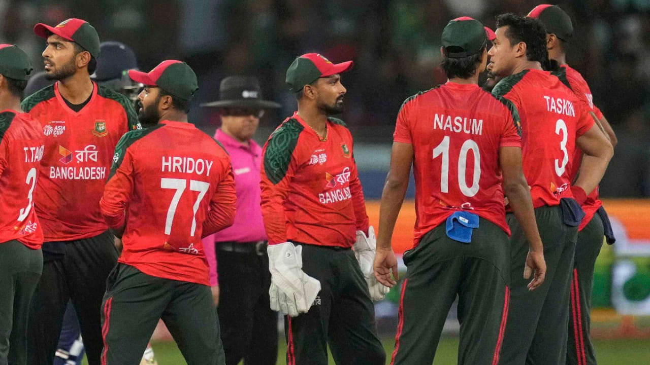 ಟಿ20 ವಿಶ್ವಕಪ್‌ನಿಂದ ಬಾಂಗ್ಲಾದೇಶ ಹೊರಬಿದ್ದರೆ, ಅದು ಅಲ್ಲಿನ ಆಟಗಾರರಿಗೆ ಭಾರಿ ನಷ್ಟವನ್ನುಂಟು ಮಾಡಲಿದೆ. ಹಲವಾರು ಮಾಜಿ ಬಾಂಗ್ಲಾದೇಶ ಕ್ರಿಕೆಟಿಗರು ಇದನ್ನು ಮಾಧ್ಯಮಗಳ ಮುಂದೆ ವ್ಯಕ್ತಪಡಿಸಿದ್ದಾರೆ. ಈ ವಿಷಯದ ಬಗ್ಗೆ ಮಾತನಾಡಿದರೆ ನಾನು ಸುರಕ್ಷಿತವಾಗಿರುವುದಿಲ್ಲ ಎಂದು ಪ್ರಸ್ತುತ ಟಿ20 ನಾಯಕ ಲಿಟ್ಟನ್ ದಾಸ್ ಕೂಡ ಹೇಳಿದ್ದಾರೆ. ಪ್ರಸ್ತುತ ಬಾಂಗ್ಲಾದೇಶ ಆಟಗಾರರು ಸಹ ಟಿ20 ವಿಶ್ವಕಪ್‌ನಲ್ಲಿ ಆಡಲು ಬಯಸುತ್ತಿದ್ದು, ಈಗ ನಿರ್ಧಾರ ಬಾಂಗ್ಲಾದೇಶ ಸರ್ಕಾರದ ಮೇಲಿದೆ.