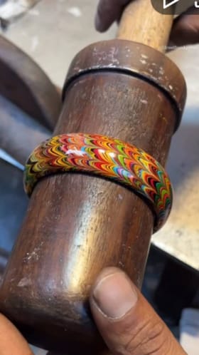 ಕಲರ್​ಫುಲ್ ಬಳೆಗಳು ಹೇಗೆ ತಯಾರಾಗುತ್ತೆ ನೋಡಿ