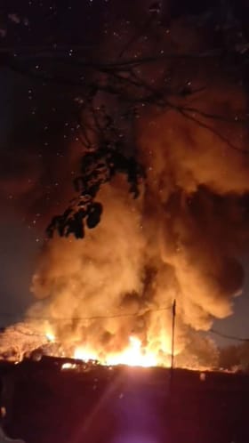 ಅಗ್ನಿ ಅವಘಡ: ಆಗಸದೆತ್ತರಕ್ಕೆ ಚಾಚಿದ ಬೆಂಕಿಯ ಕೆನ್ನಾಲಿಗೆ