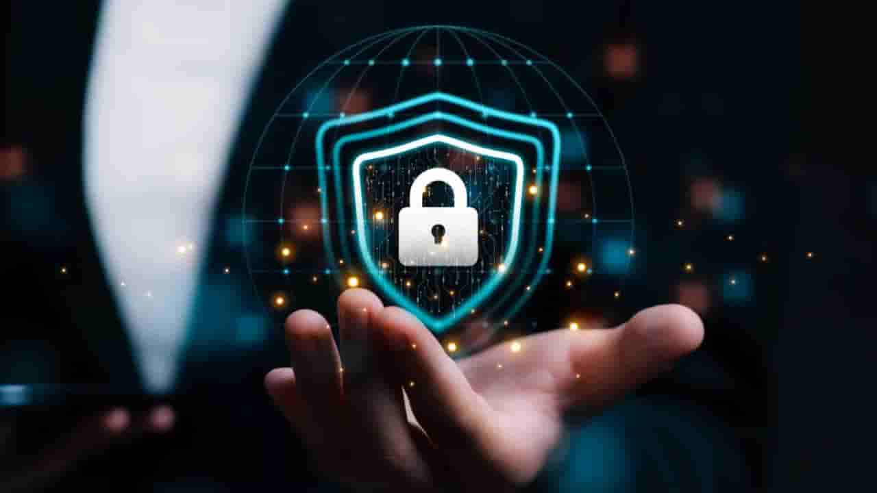 ಬಾಯ್ಫ್ರೆಂಡ್ಗೆ ಕಳಿಸಿದ ಖಾಸಗಿ ಫೋಟೋ ವೈರಲ್? 19ರ ಯುವತಿಗೆ ಬ್ಲ್ಯಾಕ್ಮೆಲರ್ ಕಾಟ