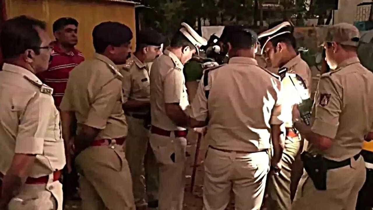 ಡ್ಯಾಶ್ಕ್ಯಾಮ್ನಲ್ಲಿ ಸೆರೆಯಾದ ರೋಡ್ ರೇಜ್; ಎಕ್ಸ್ ಪೋಸ್ಟ್ ನೋಡಿ ಆರೋಪಿಯನ್ನು ಹಿಡಿದ ಪೊಲೀಸರು ಡ್ಯಾಶ್ಕ್ಯಾಮ್ನಲ್ಲಿ ಸೆರೆಯಾದ ರೋಡ್ ರೇಜ್; ಎಕ್ಸ್ ಪೋಸ್ಟ್ ನೋಡಿ ಆರೋಪಿಯನ್ನು ಹಿಡಿದ ಪೊಲೀಸರು
