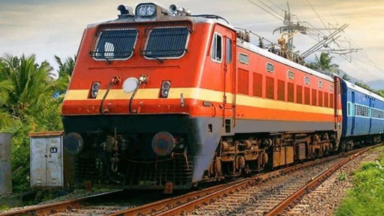 ಕಣ್ಣೂರು - ಕೆಎಸ್ಆರ್ ಬೆಂಗಳೂರು ಎಕ್ಸ್‌ಪ್ರೆಸ್ ರೈಲು ಸಂಚಾರ ಕೂಡ ಜ.16ರಿಂದ ಮಾರ್ಚ್​ 10ರವೆರಗೆ ಬದಲಾಗಲಿದೆ. ಕೆಎಸ್‌ಆರ್ ಬೆಂಗಳೂರಿಗೆ ಬದಲಾಗಿ ಎಸ್‌ಎಂವಿಟಿ ಬೆಂಗಳೂರು ನಿಲ್ದಾಣದಲ್ಲಿ ಕೊನೆಗೊಳ್ಳಲಿದೆ. ಈ ರೈಲು ಯಶವಂತಪುರ, ಹೆಬ್ಬಾಳ, ಬಾಣಸವಾಡಿ ಮತ್ತು ಎಸ್‌ಎಂವಿಟಿ ಬೆಂಗಳೂರು ಮಾರ್ಗದಲ್ಲಿ ಸಂಚರಿಸಲಿದೆ.
