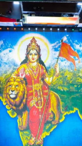 ಲಕ್ಷಕ್ಕೂ ಅಧಿಕ ಹಣತೆಯಿಂದ ತಯಾರದ 95 ಅಡಿ ಎತ್ತರದ ಭಾರತಮಾತೆ ಕಲಾಕೃತಿ