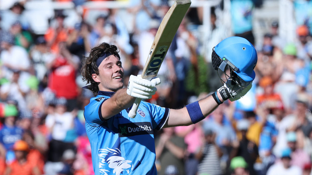 ಮೊದಲು ಬ್ಯಾಟ್ ಮಾಡಿದ ಪ್ರಿಟೋರಿಯಾ ತಂಡ ಕೇವಲ ಏಳು ಎಸೆತಗಳಲ್ಲಿ ಎರಡು ವಿಕೆಟ್​ಗಳನ್ನು ಕಳೆದುಕೊಂಡಿತು. ಪರಿಣಾಮವಾಗಿ, ಡೆವಾಲ್ಡ್ ಬ್ರೆವಿಸ್ ಎರಡನೇ ಓವರ್​ನಲ್ಲಿ ಕ್ರಿಸ್​ಗೆ ಬರಬೇಕಾಯಿತು. ಅಂತಿಮ ಪಂದ್ಯದ ಒತ್ತಡ ಮತ್ತು ಆರಂಭಿಕ ಎರಡು ವಿಕೆಟ್​ಗಳ ನಷ್ಟವು ನಿಧಾನವಾಗಿ ಬ್ಯಾಟಿಂಗ್ ಮಾಡುತ್ತಿದ್ದ ಇನ್ನೊಬ್ಬ ಆರಂಭಿಕ ಆಟಗಾರನ ಮೇಲೆ ಸ್ಪಷ್ಟವಾಗಿ ಗೋಚರಿಸಿತು. ಆದಾಗ್ಯೂ, ಮತ್ತೊಂದೆಡೆ, ಬ್ರೆವಿಸ್ ಬಂದ ತಕ್ಷಣವೇ ತಮ್ಮ ಸ್ಫೋಟಕ ಬ್ಯಾಟಿಂಗ್ ಪ್ರಾರಂಭಿಸಿದರು.