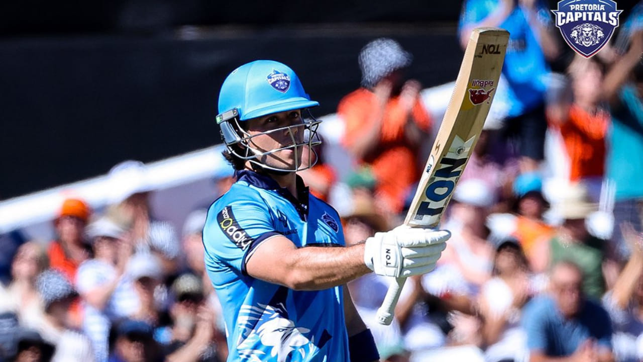 ಬ್ರೆವಿಸ್ ಕೇವಲ 26 ಎಸೆತಗಳಲ್ಲಿ ಅರ್ಧಶತಕ ಗಳಿಸಿ, ಪ್ರಿಟೋರಿಯಾ ತಂಡ 13 ನೇ ಓವರ್‌ನಲ್ಲಿ 100 ರನ್​ಗಳ ಗಡಿ ತಲುಪಲು ಸಹಾಯ ಮಾಡಿದರು. ಮತ್ತೊಂದೆಡೆ ವಿಕೆಟ್‌ಗಳು ಬೀಳುತ್ತಲೇ ಇದ್ದವು, ಇದು ತಂಡದ ಸ್ಕೋರ್ ಮೇಲೆ ಪರಿಣಾಮ ಬೀರಿತು. ಆದಾಗ್ಯೂ, ಬ್ರೆವಿಸ್ ತಮ್ಮ ದಾಳಿಯನ್ನು ಮುಂದುವರೆಸಿ ಕೇವಲ 53 ಎಸೆತಗಳಲ್ಲಿ ಶತಕ ಗಳಿಸುವ ಮೂಲಕ ಕೇಪ್ ಟೌನ್ ಕ್ರೀಡಾಂಗಣದ ಪ್ರೇಕ್ಷಕರನ್ನು ಬೆರಗುಗೊಳಿಸಿದರು. ಆದಾಗ್ಯೂ, ಅವರು 19 ನೇ ಓವರ್‌ನಲ್ಲಿ ಔಟಾದರು.