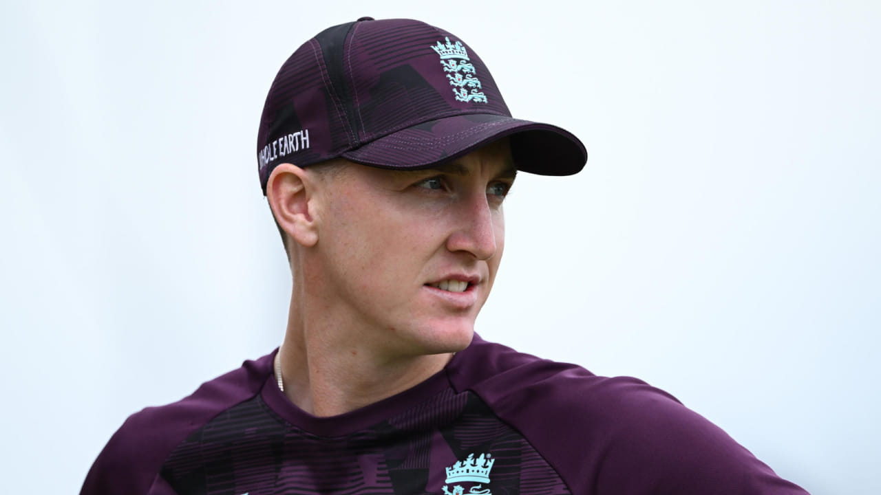 ದಿ ಟೆಲಿಗ್ರಾಫ್ ಪ್ರಕಾರ, ವೆಲ್ಲಿಂಗ್ಟನ್‌ನಲ್ಲಿ ನಡೆದ ಮೂರನೇ ಏಕದಿನ ಪಂದ್ಯಕ್ಕೂ ಮುನ್ನ ಈ ಘಟನೆ ನಡೆದಿತ್ತು. ವಾಸ್ತವವಾಗಿ ಅತಿಯಾಗಿ ಮದ್ಯಪಾನ್ ಮಾಡಿದ್ದ ಹ್ಯಾರಿ ಬ್ರೂಕ್‌ಗೆ ನೈಟ್‌ಕ್ಲಬ್‌ಗೆ ಪ್ರವೇಶ ನಿರಾಕರಿಸಲಾಯಿತು. ಇದರಿಂದ ತಾಳ್ಮೆ ಕಳೆದುಕೊಂಡ ಬ್ರೂಕ್, ಬೌನ್ಸರ್ ಜೊತೆ ಜಗಳಕ್ಕಿಳಿದಿದ್ದರು. ಅಚ್ಚರಿಯೆಂದರೆ ಜಗಳ ಮಾಡಿದ್ದ ಬ್ರೂಕ್ ಅವರೇ ಈ ಘಟನೆಯ ಬಗ್ಗೆ ಇಂಗ್ಲೆಂಡ್ ತಂಡಕ್ಕೆ ವರದಿ ಮಾಡಿದ್ದರು. 
