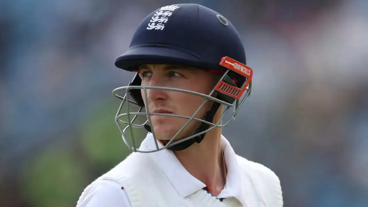 ‘ಇಂಗ್ಲೆಂಡ್ ಪರ ಆಡುವುದು ನನ್ನ ಅತ್ಯಂತ ದೊಡ್ಡ ಗೌರವ, ನಾನು ಅದನ್ನು ಗಂಭೀರವಾಗಿ ಪರಿಗಣಿಸುತ್ತೇನೆ ಮತ್ತು ನನ್ನ ತಂಡದ ಸದಸ್ಯರು, ತರಬೇತುದಾರರು ಮತ್ತು ಬೆಂಬಲಿಗರನ್ನು ನಿರಾಶೆಗೊಳಿಸಿದ್ದಕ್ಕಾಗಿ ನಾನು ತೀವ್ರವಾಗಿ ವಿಷಾದಿಸುತ್ತೇನೆ. ನಾನು ಮಾಡಿದ ತಪ್ಪಿಗೆ ನಾನು ಕ್ಷಮೆಯಾಚಿಸುತ್ತೇನೆ. ನನ್ನ ನಡವಳಿಕೆ, ನನಗೆ ಮತ್ತು ಇಂಗ್ಲೆಂಡ್ ತಂಡಕ್ಕೆ ಮುಜುಗರವನ್ನುಂಟುಮಾಡಿದೆ ಎಂದು ನಾನು ಸಂಪೂರ್ಣವಾಗಿ ಒಪ್ಪಿಕೊಳ್ಳುತ್ತೇನೆ. ಹೀಗಾಗಿ ನಾನು ಎಲ್ಲರನ್ನೂ ಕ್ಷಮೆಯಾಚಿಸುತ್ತೇನೆ ಮತ್ತು ಇದು ಮತ್ತೆ ಎಂದಿಗೂ ಸಂಭವಿಸದಂತೆ ನೋಡಿಕೊಳ್ಳಲು ಪ್ರಯತ್ನಿಸುತ್ತೇನೆ ಎಂದಿದ್ದಾರೆ.