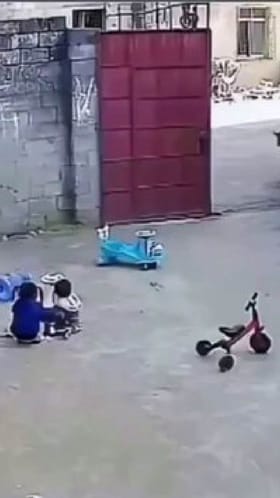 ಅಣ್ಣ ಅಂದ್ರೆ ಸುಮ್ನೇನಾ? ಈ ಬಾಲಕನ ಪ್ರೀತಿ ನೋಡಿ!