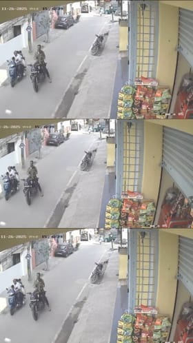 ನಡುರಸ್ತೆಯಲ್ಲೇ ಏಕಾಏಕಿ ಹೊತ್ತಿ ಉರಿದ ಬುಲೆಟ್​ ಬೈಕ್