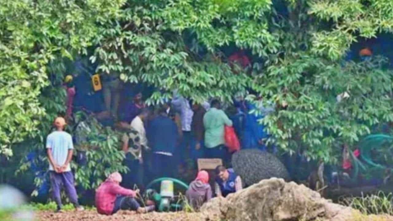 ಧರ್ಮಸ್ಥಳ ಬುರುಡೆ ಕೇಸ್: ಬಂಗ್ಲೆಗುಡ್ಡದಲ್ಲಿ ಸಿಕ್ಕ ಅಸ್ಥಿಪಂಜರಗಳು FSLಗೆ ರವಾನೆ, ಸಿಕ್ಕಿದ್ದೇಷ್ಟು ಧರ್ಮಸ್ಥಳ ಬುರುಡೆ ಕೇಸ್: ಬಂಗ್ಲೆಗುಡ್ಡದಲ್ಲಿ ಸಿಕ್ಕ ಅಸ್ಥಿಪಂಜರಗಳು FSLಗೆ ರವಾನೆ, ಸಿಕ್ಕಿದ್ದೇಷ್ಟು