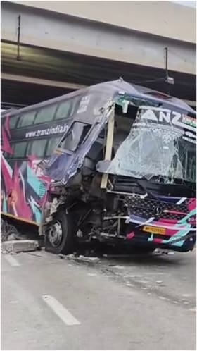 ಟೋಲ್ ಪ್ಲಾಜಾಗೆ ಗೂಳಿಯಂತೆ ನುಗ್ಗಿದ ಬಸ್!