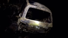 ಪಲ್ಟಿಯಾಗಿ ಹೊತ್ತಿ ಉರಿದ ಕಾರು: ಗುರುತು ಸಿಗದಂತೆ ಸುಟ್ಟು ಕರಕಲಾದ ಇಬ್ಬರು!