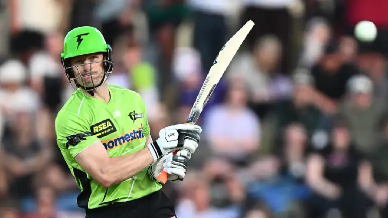 ಇದಕ್ಕೂ ಮುನ್ನ ಈ ಹೀನಾಯ ದಾಖಲೆ ಕ್ಯಾಮರೋನ್ ಬ್ಯಾಂಕ್ರಾಫ್ಟ್ ಹೆಸರಿನಲ್ಲಿತ್ತು. ಹೊಬಾರ್ಟ ಹರಿಕೇನ್ಸ್ ವಿರುದ್ಧದ ಪಂದ್ಯದಲ್ಲಿ ಸಿಡ್ನಿ ಥಂಡರ್ ಪರ ಕಣಕ್ಕಿಳಿದ ಬ್ಯಾಂಕ್ರಾಫ್ಟ್ 41 ಎಸೆತಗಳಲ್ಲಿ ಹಾಫ್ ಸೆಂಚುರಿ ಪೂರೈಸಿದ್ದರು. ಈ ಮೂಲಕ ಬಿಬಿಎಲ್ನಲ್ಲಿ ಅತ್ಯಂತ ನಿಧಾನವಾಗಿ ಅರ್ಧಶತಕ ಬಾರಿಸಿದ ಬ್ಯಾಟರ್ ಎನಿಸಿಕೊಂಡಿದ್ದರು.