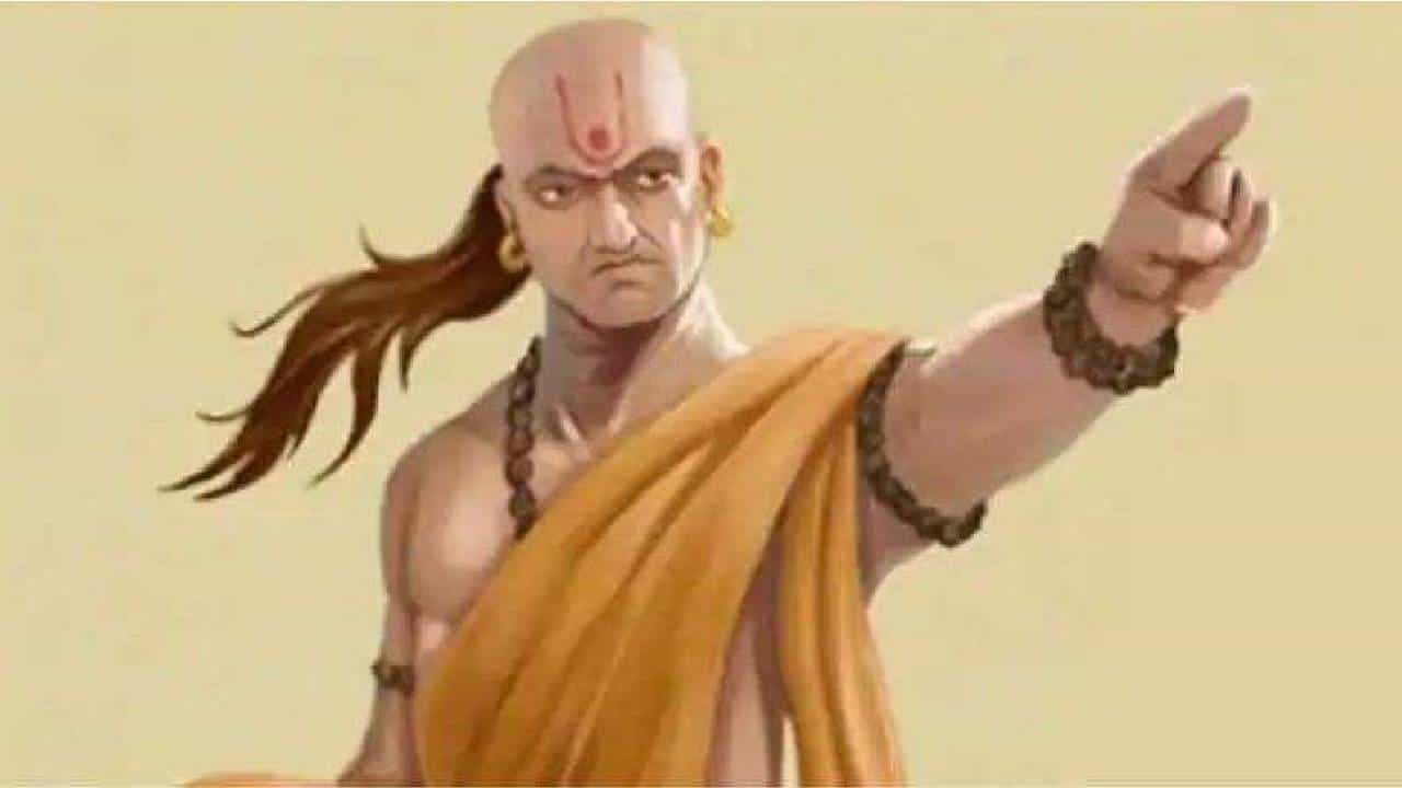 Chanakya Niti: ಪುರುಷರು ಈ ವಿಷಯಗಳನ್ನು ಯಾರ ಬಳಿಯೂ ಶೇರ್ ಮಾಡಲೇಬಾರದು Chanakya Niti: ಪುರುಷರು ಈ ವಿಷಯಗಳನ್ನು ಯಾರ ಬಳಿಯೂ ಶೇರ್ ಮಾಡಲೇಬಾರದು