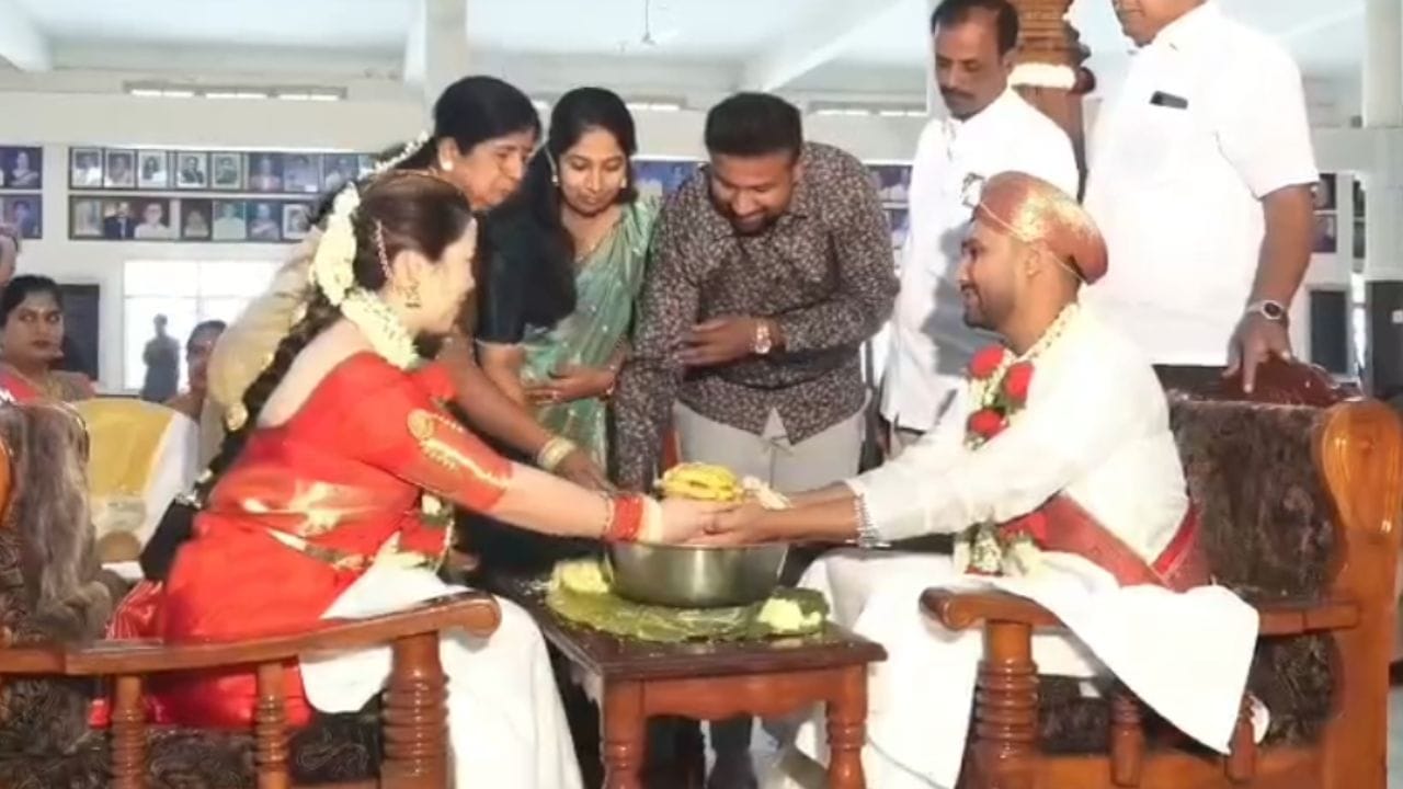 Chikkamagaluru: ಕಾಫಿನಾಡ ಹುಡುಗ, ಚೀನಾ ಹುಡುಗಿ; ಚಿಕ್ಕಮಗಳೂರಲ್ಲಿ ನಡೀತು ಅದ್ಧೂರಿ ಕಲ್ಯಾಣ Chikkamagaluru: ಕಾಫಿನಾಡ ಹುಡುಗ, ಚೀನಾ ಹುಡುಗಿ; ಚಿಕ್ಕಮಗಳೂರಲ್ಲಿ ನಡೀತು ಅದ್ಧೂರಿ ಕಲ್ಯಾಣ