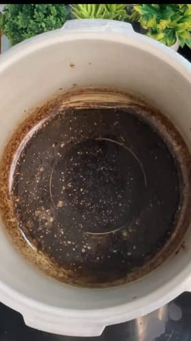 ತಳ ಹಿಡಿದ ಕುಕ್ಕರ್‌ ಕ್ಲೀನ್‌ ಮಾಡಲು ಈ ಟಿಪ್ಸ್‌ ಪಾಲಿಸಿ