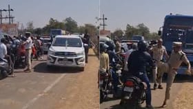 ಟ್ರಾಫಿಕ್​ ಜಾಮ್‌ನಲ್ಲಿ ಸಿಲುಕಿದ ಸಿಎಂ ಕಾರು: ಅಧಿಕಾರಿಗಳು ಹರಸಾಹಸ