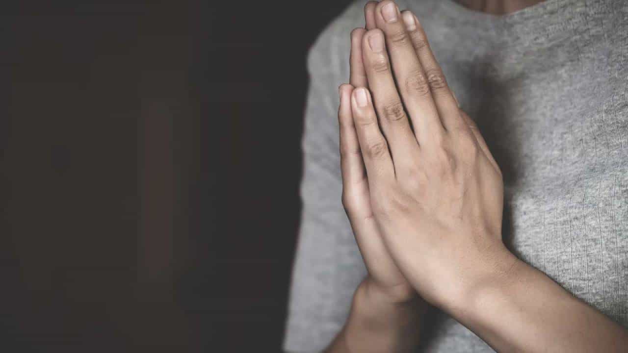 Daily Devotional: ದಕ್ಷಿಣ ದಿಕ್ಕಿಗೆ ಮುಖ ಮಾಡಿ ನಮಸ್ಕಾರ ಮಾಡಬಾರದು ಯಾಕೆ ಗೊತ್ತಾ? Daily Devotional: ದಕ್ಷಿಣ ದಿಕ್ಕಿಗೆ ಮುಖ ಮಾಡಿ ನಮಸ್ಕಾರ ಮಾಡಬಾರದು ಯಾಕೆ ಗೊತ್ತಾ?