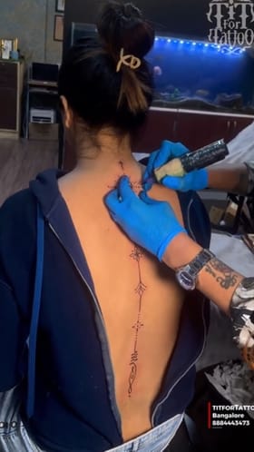 ಬೆನ್ನ ಮೇಲೆ ಟ್ಯಾಟೂ ಹಾಕಿಸಿಕೊಂಡ ನಟಿ, ಯಾರು ಗೊತ್ತಾಯ್ತ?