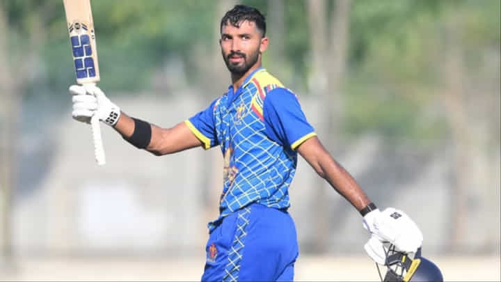 ಒಂದು ಆವೃತ್ತಿಯಲ್ಲಿ ಅತ್ಯಧಿಕ ಶತಕ; ಜಂಟಿಯಾಗಿ 2ನೇ ಸ್ಥಾನಕ್ಕೇರಿದ ದೇವದತ್ ಪಡಿಕ್ಕಲ್ ಒಂದು ಆವೃತ್ತಿಯಲ್ಲಿ ಅತ್ಯಧಿಕ ಶತಕ; ಜಂಟಿಯಾಗಿ 2ನೇ ಸ್ಥಾನಕ್ಕೇರಿದ ದೇವದತ್ ಪಡಿಕ್ಕಲ್