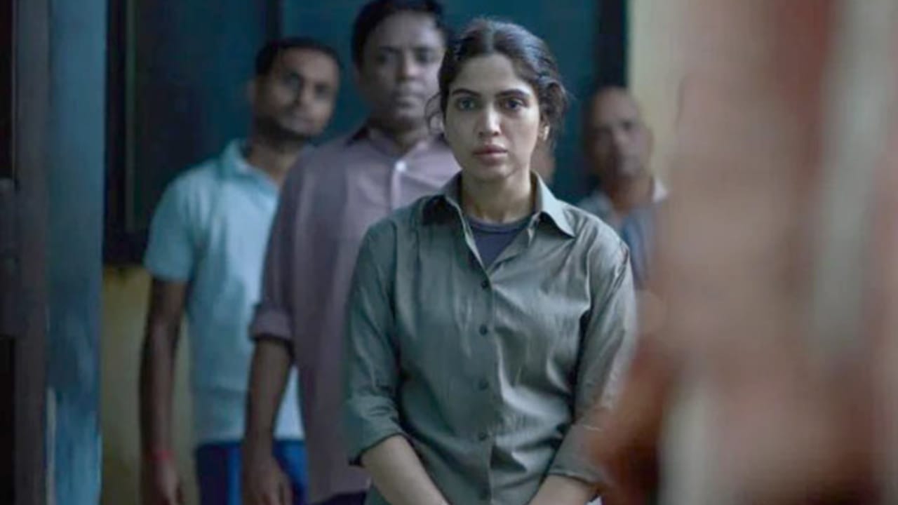 ವಿಶ್ ಧಮೀಜಾ ಅವರ ‘ಬಿಂಡಿ ಬಜಾರ್’ ಕತೆ ಆಧರಿಸಿದ ಹಿಂದಿ ವೆಬ್ ಸರಣಿ ‘ದಲ್​​ದಲ್’ ಇದೇ ವಾರ ಒಟಿಟಿಗೆ ಬಂದಿದೆ. ಥ್ರಿಲ್ಲರ್ ಕತೆಯನ್ನು ಹೊಂದಿರುವ ಈ ವೆಬ್ ಸರಣಿಯಲ್ಲಿ ಭೂಮಿ ಪೆಡ್ನೇಕರ್ ಪ್ರಮುಖ ಪಾತ್ರದಲ್ಲಿ ನಟಿಸಿದ್ದಾರೆ. ವೆಬ್ ಸರಣಿ ಅಮೆಜಾನ್ ಪ್ರೈಂನಲ್ಲಿ ಬಿಡುಗಡೆ ಆಗಿದೆ.