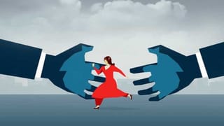 ಬೆಂಗಳೂರು: ಕುಡಿದ ಮತ್ತಲ್ಲಿ ಯುವತಿಯೊಂದಿಗೆ ಅಸಭ್ಯ ವರ್ತನೆ, ಪೊಲೀಸರ ಮೇಲೆಯೂ ಹಲ್ಲೆ!