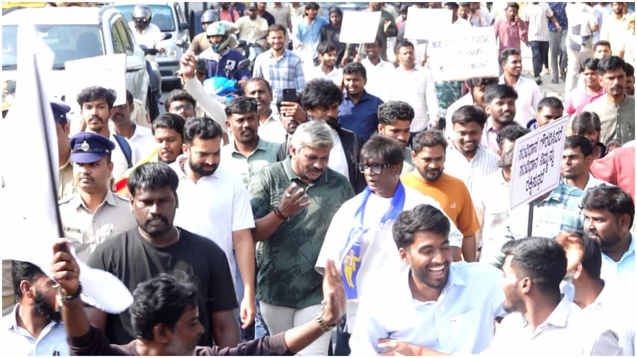 ಬೆಂಗಳೂರು ವಿವಿ ವಿದ್ಯಾರ್ಥಿಗಳ ಜೊತೆ ‘ಲ್ಯಾಂಡ್​ಲಾರ್ಡ್’ ವಿಜಯ್ ಜಾಥಾ