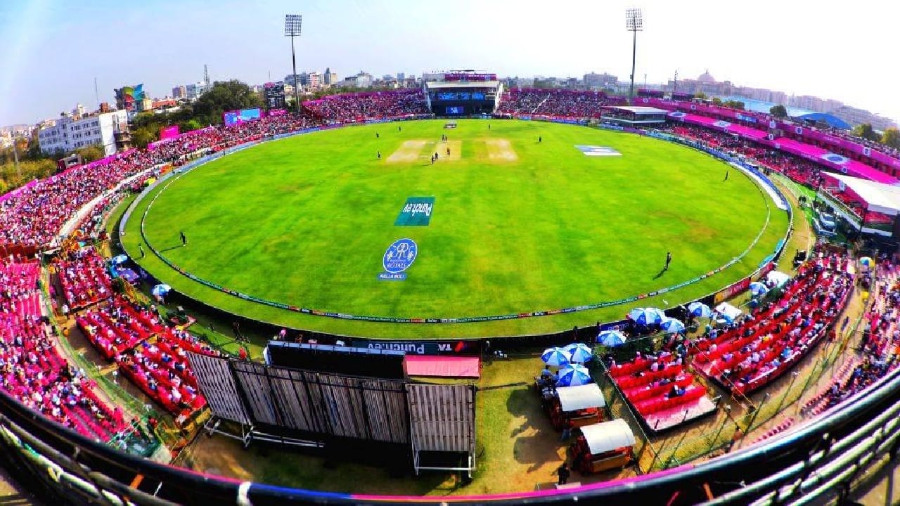 ಮತ್ತೊಂದೆಡೆ, ಭಾರತೀಯ ಕ್ರಿಕೆಟ್ ಮಂಡಳಿ (ಬಿಸಿಸಿಐ) ಪದೇ ಪದೇ ಎಚ್ಚರಿಕೆ ನೀಡಿದ್ದರೂ ರಾಜಸ್ಥಾನ ಕ್ರಿಕೆಟ್ ಸಂಘವು ಇನ್ನೂ ಸಹ ಚುನಾವಣೆಯನ್ನು ನಡೆಸಿಲ್ಲ. ಹೀಗಾಗಿ ಜೈಪುರದ ಸವಾಯಿ ಮಾನ್ಸಿಂಗ್ ಕ್ರೀಡಾಂಗಣದಲ್ಲಿ ಪಂದ್ಯಗಳನ್ನು ಆಯೋಜಿಸುವುದನ್ನು ಬಿಸಿಸಿಐ ನಿಷೇಧಿಸಿದೆ.