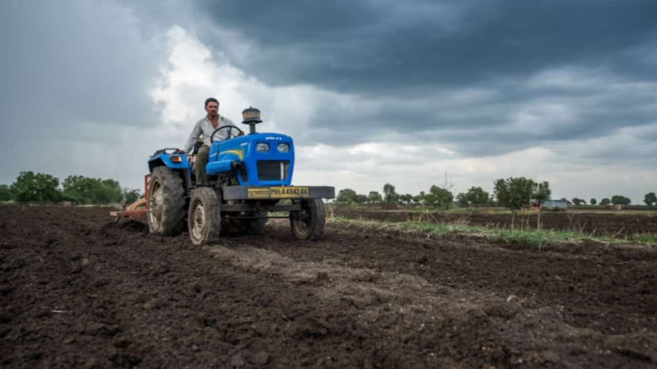 ಕೃಷಿ: ಭಾರತದ ಆರ್ಥಿಕ ಬೆಳವಣಿಗೆಯಲ್ಲಿ ಅನುಭೋಗದ ಪಾಲು ಹೆಚ್ಚಿದೆ. ಅನುಭೋಗ ಹೆಚ್ಚಾಗಿ ಹರಿದುಬರುತ್ತಿರುವುದು ಗ್ರಾಮೀಣ ಭಾಗದಿಂದ. ಈ ಸೆಕ್ಟರ್ನಲ್ಲಿ ಮೂಲಸೌಕರ್ಯ ಮತ್ತು ಸಾಲದ ಹರಿವು ಹೆಚ್ಚಿಸಿದರೆ ಮತ್ತಷ್ಟು ಪುಷ್ಟಿ ಸಿಗಬಹುದು. ಕೃಷಿ ಮಾರುಕಟ್ಟೆ ವ್ಯವಸ್ಥೆಯಲ್ಲಿ ಸುಧಾರಣೆ ಆಗಬೇಕು, ಪಿಎಂ ಕಿಸಾನ್ ಇತ್ಯಾದಿ ರೈತಪರ ಯೋಜನೆಗಳಿಗೆ ಅನುದಾನ ಹೆಚ್ಚಬೇಕು ಎನ್ನುವ ಕೂಗು ಇದೆ.