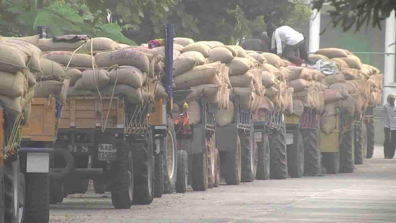 ಖರೀದಿ ಕೇಂದ್ರವಿದ್ದರೂ ವ್ಯಾಪಾರವಿಲ್ಲ: ಸರ್ಕಾರದ ವಿರುದ್ಧ ಸಿಡಿದೆದ್ದ ಮೆಕ್ಕೆಜೋಳ ರೈತರು