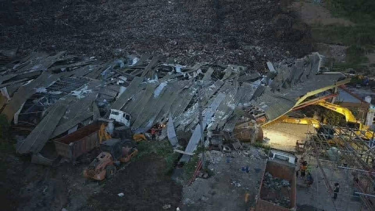 Video: ಫಿಲಿಪೈನ್ಸ್ನಲ್ಲಿ ಭೂಕುಸಿತ, ಬೃಹತ್ ಕಸದ ರಾಶಿ ಮೈಮೇಲೆ ಬಿದ್ದು ಓರ್ವ ಸಾವು, 27 ಮಂದಿ ನಾಪತ್ತೆ Video: ಫಿಲಿಪೈನ್ಸ್ನಲ್ಲಿ ಭೂಕುಸಿತ, ಬೃಹತ್ ಕಸದ ರಾಶಿ ಮೈಮೇಲೆ ಬಿದ್ದು ಓರ್ವ ಸಾವು, 27 ಮಂದಿ ನಾಪತ್ತೆ