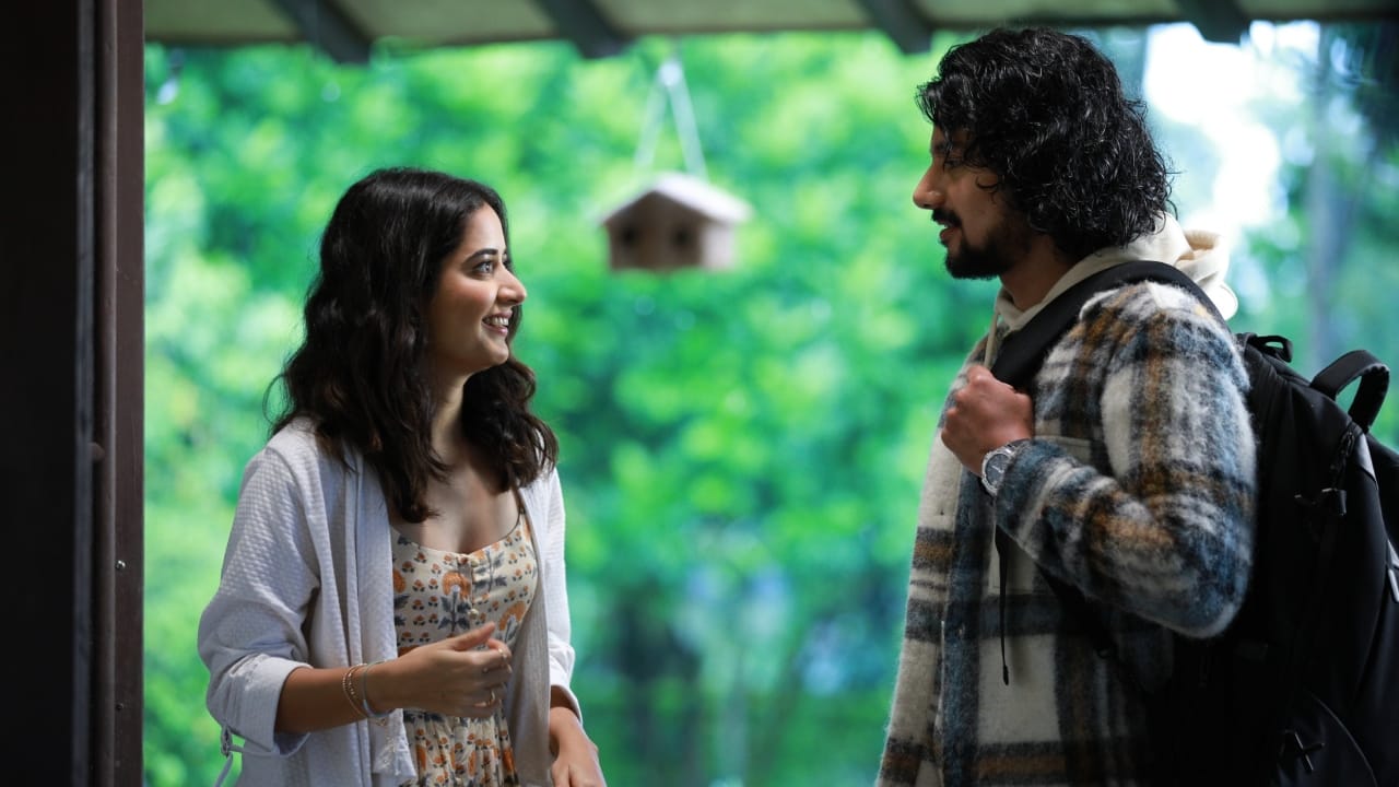 ಸಿಂಪಲ್ ಸುನಿ ನಿರ್ದೇಶಿಸಿ, ಅದ್ಧೂರಿಯಾಗಿ ನಿರ್ಮಾಣಗೊಂಡಿರುವ ಭಿನ್ನ ಕತೆಗಳನ್ನು ಹೊಂದಿರುವ ಸಿನಿಮಾ ‘ಗತವೈಭವ’ ಈ ವಾರ ಒಟಿಟಿಗೆ ಬಂದಿದೆ. ಅಮೆಜಾನ್ ಪ್ರೈಂ ವಿಡಿಯೋನಲ್ಲಿ ಈ ಸಿನಿಮಾ ವೀಕ್ಷಿಸಬಹುದು.