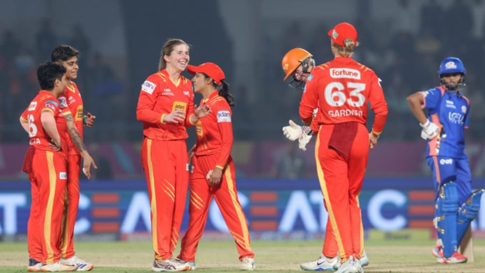 WPL 2026: ಮೊಟ್ಟ ಮೊದಲ ಬಾರಿಗೆ ಮುಂಬೈ ಮಣಿಸಿ ಪ್ಲೇಆಫ್​ಗೇರಿದ ಗುಜರಾತ್