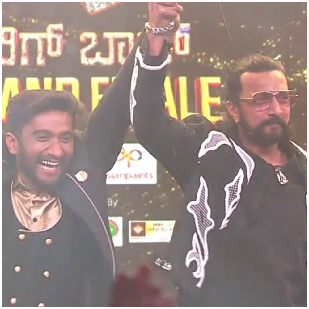 ಗಿಲ್ಲಿ ಈ ಸೀಸನ್​​ ವಿನ್ನರ್. 50 ಲಕ್ಷ ರೂಪಾಯಿ ಹಣದ ಜೊತೆಗೆ, ಮಾರುತಿ ಸುಜುಕಿ ವಿಕ್ಟೋರಿಸ್ ಕಾರು, ಸುದೀಪ್ ಕಡೆಯಿಂದ 10 ಲಕ್ಷ ರೂಪಾಯಿ ಸಿಕ್ಕಿದೆ. ಜೊತೆಗೆ ಆಕರ್ಷಕ ಟ್ರೋಫಿ ಕೂಡ ದೊರಕಿದೆ. 