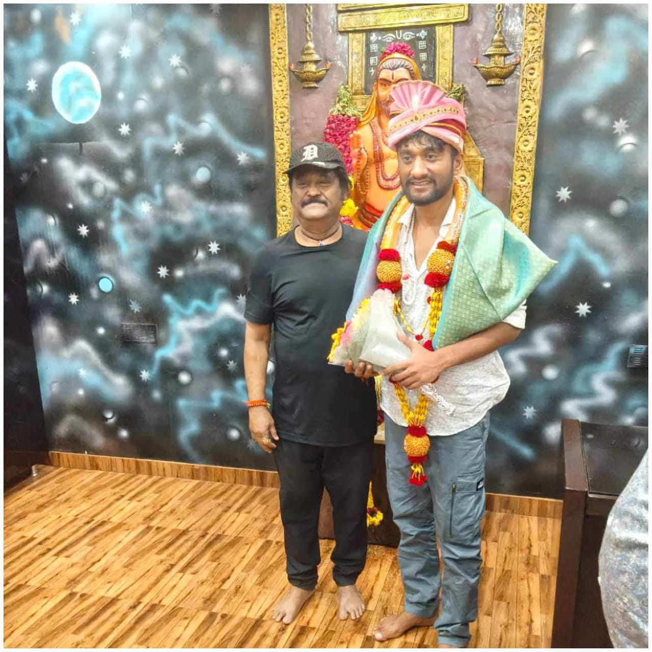 ಗಿಲ್ಲಿ ನಟ ಅವರು ಬಿಗ್ ಬಾಸ್ ವಿನ್ ಆಗಿದ್ದಾರೆ. ಸೀಸನ್ 12ರಲ್ಲಿ ಅವರು ಅತ್ಯಧಿಕ ವೋಟ್​​ಗಳ ಅಂತರದಿಂದ ಗೆಲುವು ಕಂಡರು. ಅವರನ್ನು ಅನೇಕ ರಾಜಕಾರಣಿಗಳು ಕರೆದು ಸನ್ಮಾನ ಮಾಡುತ್ತಿದ್ದಾರೆ. ಜಗ್ಗೇಶ್ ಕೂಡ ಇದಕ್ಕೆ ಹೊರತಾಗಿಲ್ಲ. 