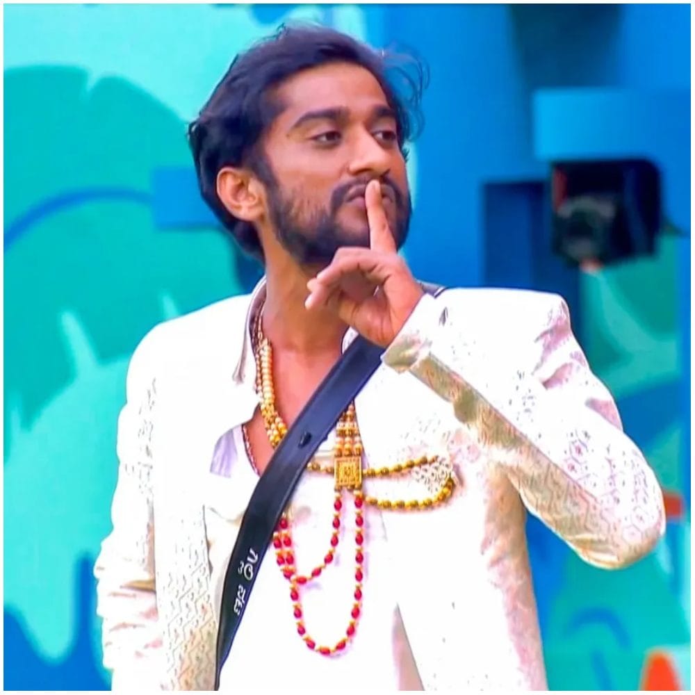 ಆ ಭವಿಷ್ಯ ನಿಜವಾಗಿದೆ. ಗಿಲ್ಲಿ ಹೋದಲ್ಲಿ ಬಂದಲ್ಲಿ, ಬೌನ್ಸರ್​​ಗಳು, ಪೊಲೀಸರು ಸುತ್ತುವರಿಯುತ್ತಿದ್ದಾರೆ. ಗಿಲ್ಲಿಗೆ ಇಷ್ಟು ಜನಪ್ರಿಯತೆ ಸಿಗುತ್ತದೆ ಎಂದು ಅಂದೇ ಜಗ್ಗೇಶ್ ಊಹಿಸಿದ್ದರು. ಆ ಮಾತು ನಿಜವಾಗಿದೆ. ಈ ವಿಷಯದಲ್ಲಿ ಜಗ್ಗೇಶ್​​ಗೂ ಖುಷಿಯಾಗಿದೆ. ಜಗ್ಗೇಶ್  ಒಬ್ಬರನ್ನು ಎಷ್ಟು ಆಳವಾಗಿ ಅಧ್ಯಯನ ಮಾಡುತ್ತಾರೆ ಎಂಬುದಕ್ಕೆ ಇದು ಉತ್ತಮ ಉದಾಹರಣೆ. 