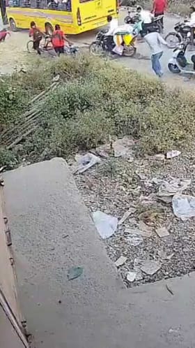 ಚಾಲಕನ ನಿರ್ಲಕ್ಷ್ಯದಿಂದ ಶಾಲಾ ಬಾಲಕಿ ಮೇಲೆ‌ ಹರಿದ ಬಸ್!