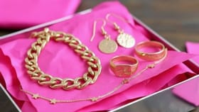 ಚಿನ್ನ, ಬೆಳ್ಳಿ ಖರೀದಿಸಿದಾಗ ಅದಕ್ಕೆ ಗುಲಾಬಿ ಕಾಗದವನ್ನೇ ಏಕೆ ಬಳಸುತ್ತಾರೆ?